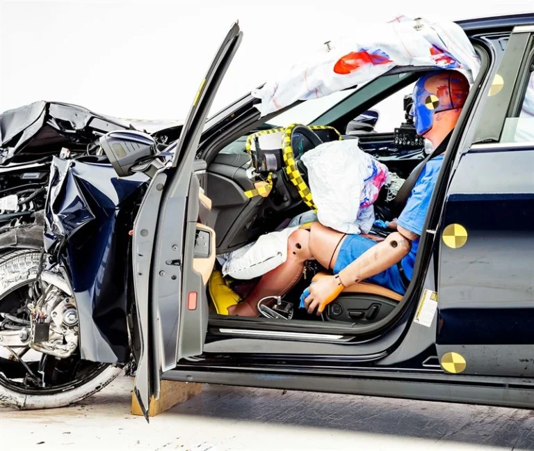 ئۆدی پێشەنگی ڕیزبەندی سەلامەتی بۆ ساڵی 2026 گرتووە و لە مێرسیدس و بی ئێم دەبلیو باشترە.