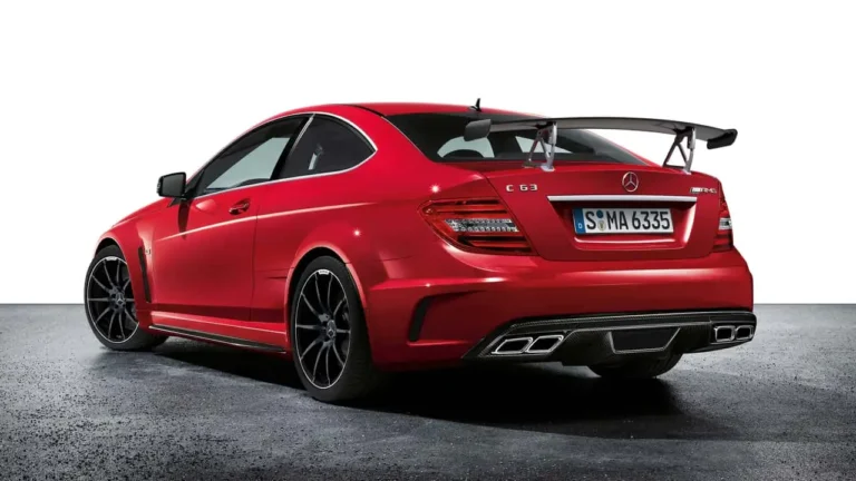 سيارة مرسيدس C63 جديدة بمحرك V8 قادمة
